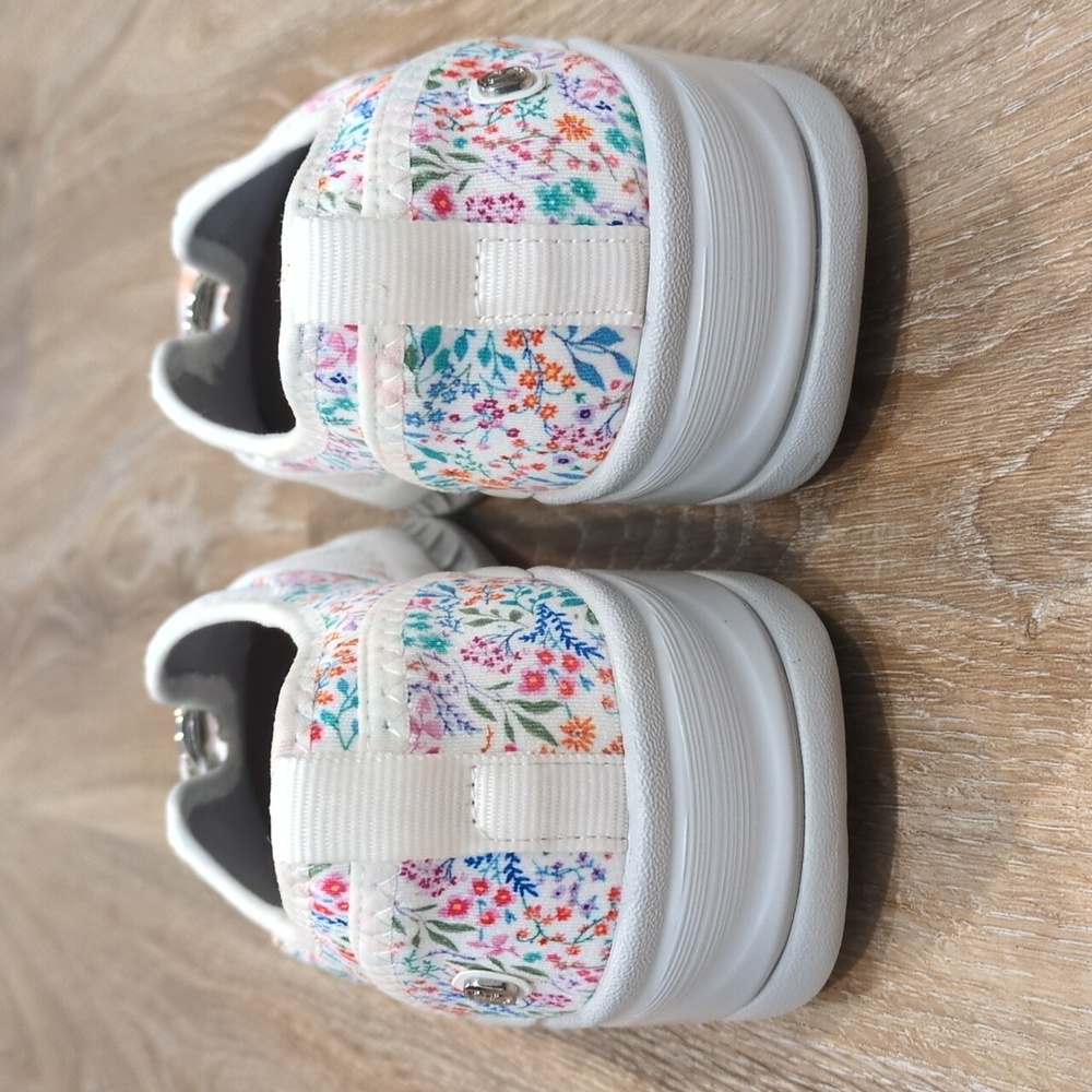 🩷💛💚💙❤️NIB Bzees White Floral Colorful Women's slip on Shoes sz 7M🩷💛💚💙❤️ - Picture 4 of 13